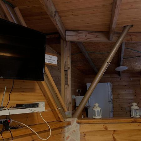בקתת עץ בחורש במנות - דום גיאודזי - Wooden Cabin In Manot ภายนอก รูปภาพ