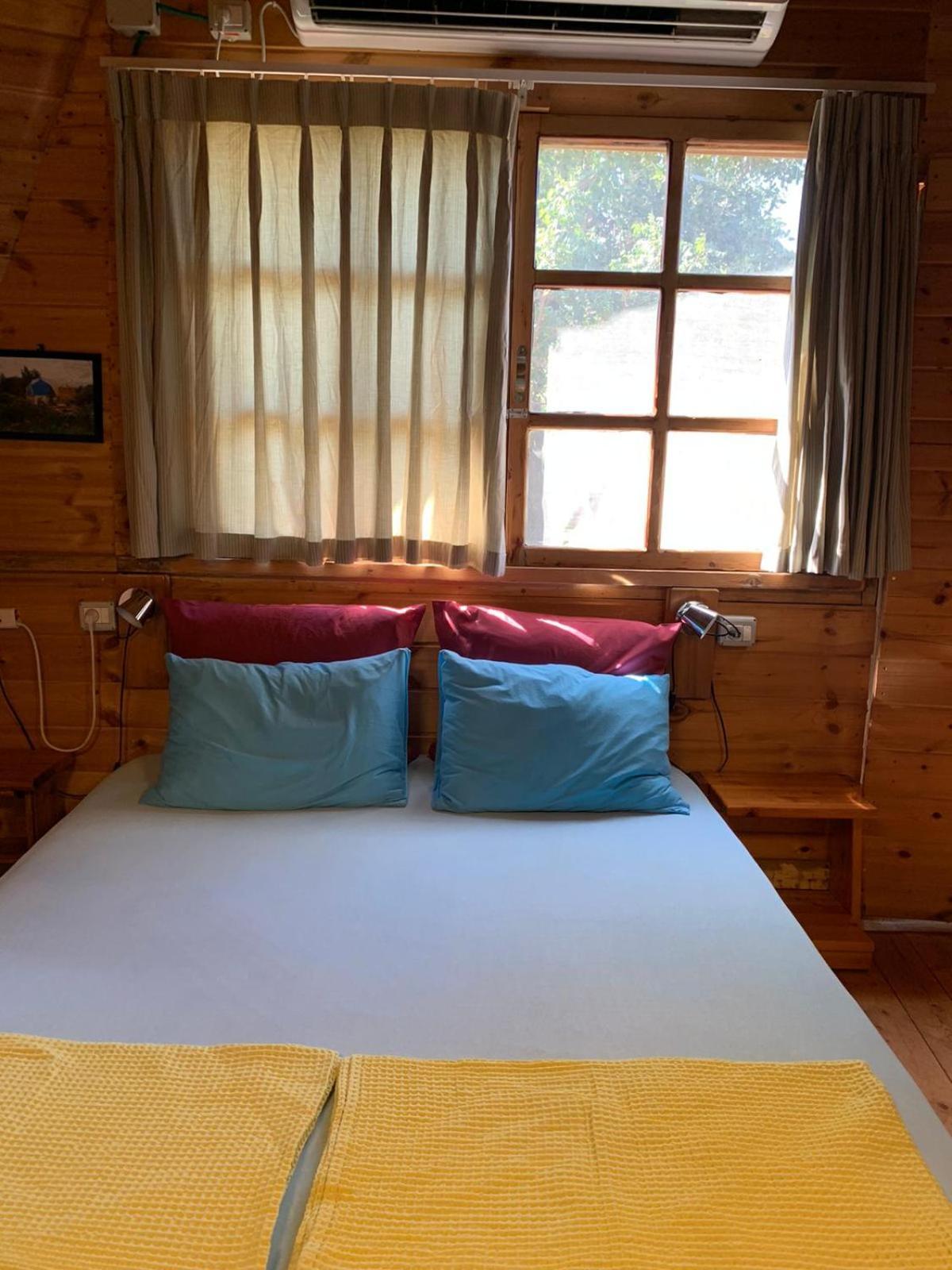 בקתת עץ בחורש במנות - דום גיאודזי - Wooden Cabin In Manot ภายนอก รูปภาพ