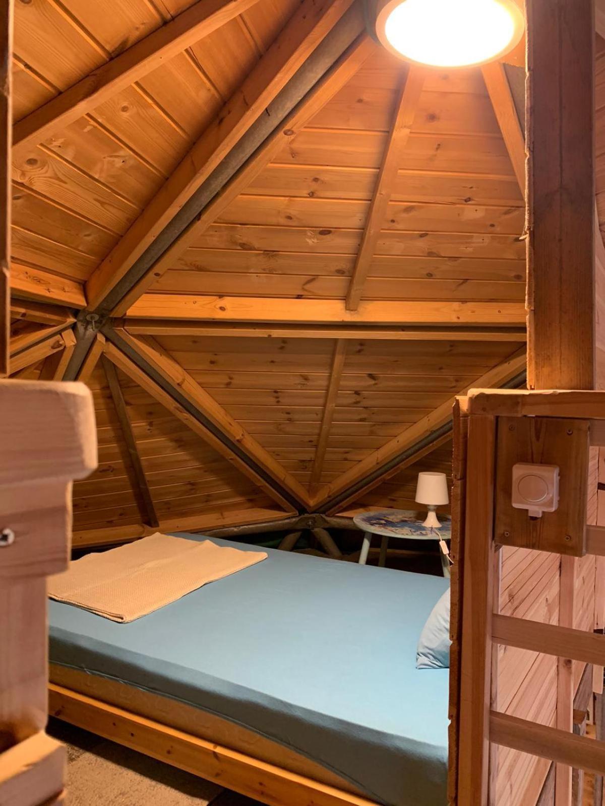בקתת עץ בחורש במנות - דום גיאודזי - Wooden Cabin In Manot ภายนอก รูปภาพ
