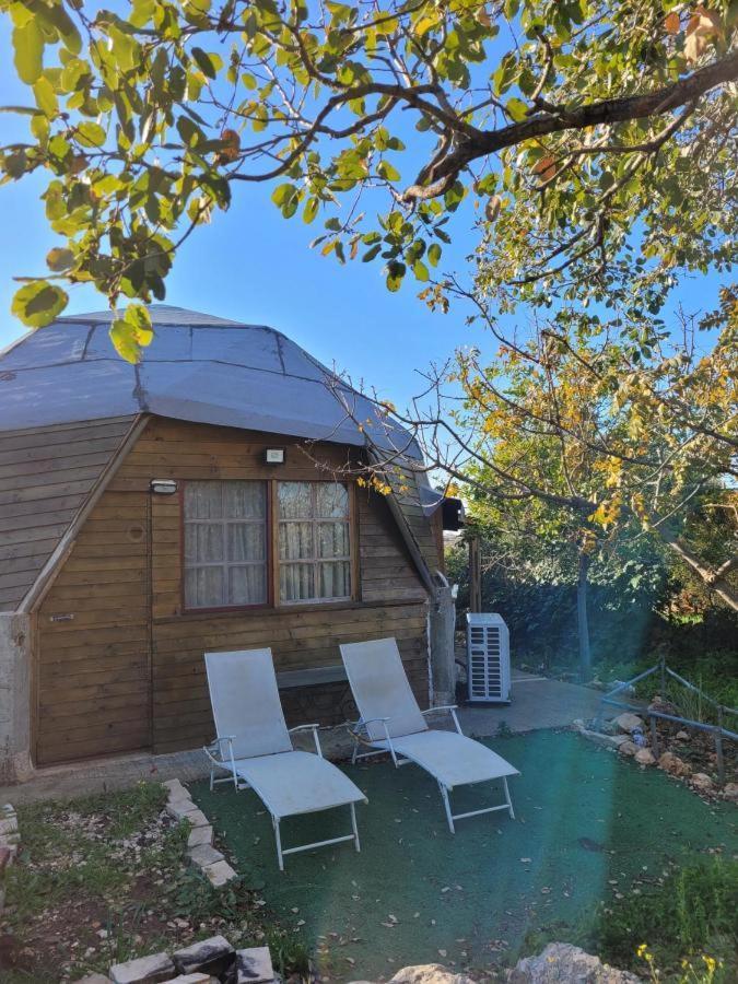 בקתת עץ בחורש במנות - דום גיאודזי - Wooden Cabin In Manot ภายนอก รูปภาพ